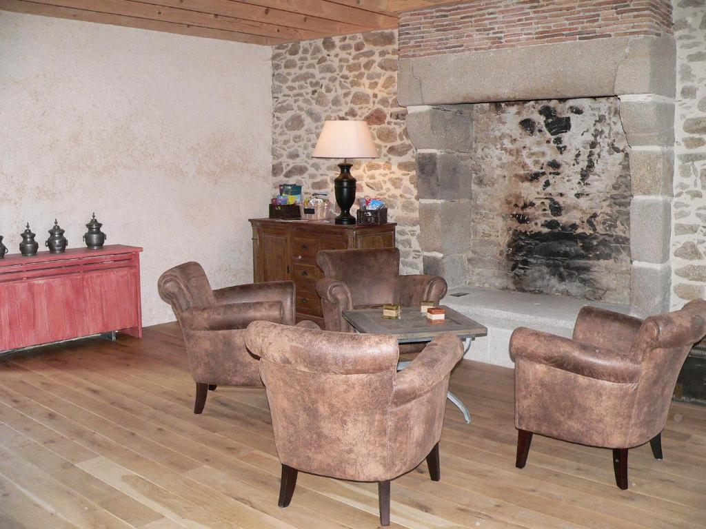 Le Manoir Du Pas Jahan Coueron Экстерьер фото
